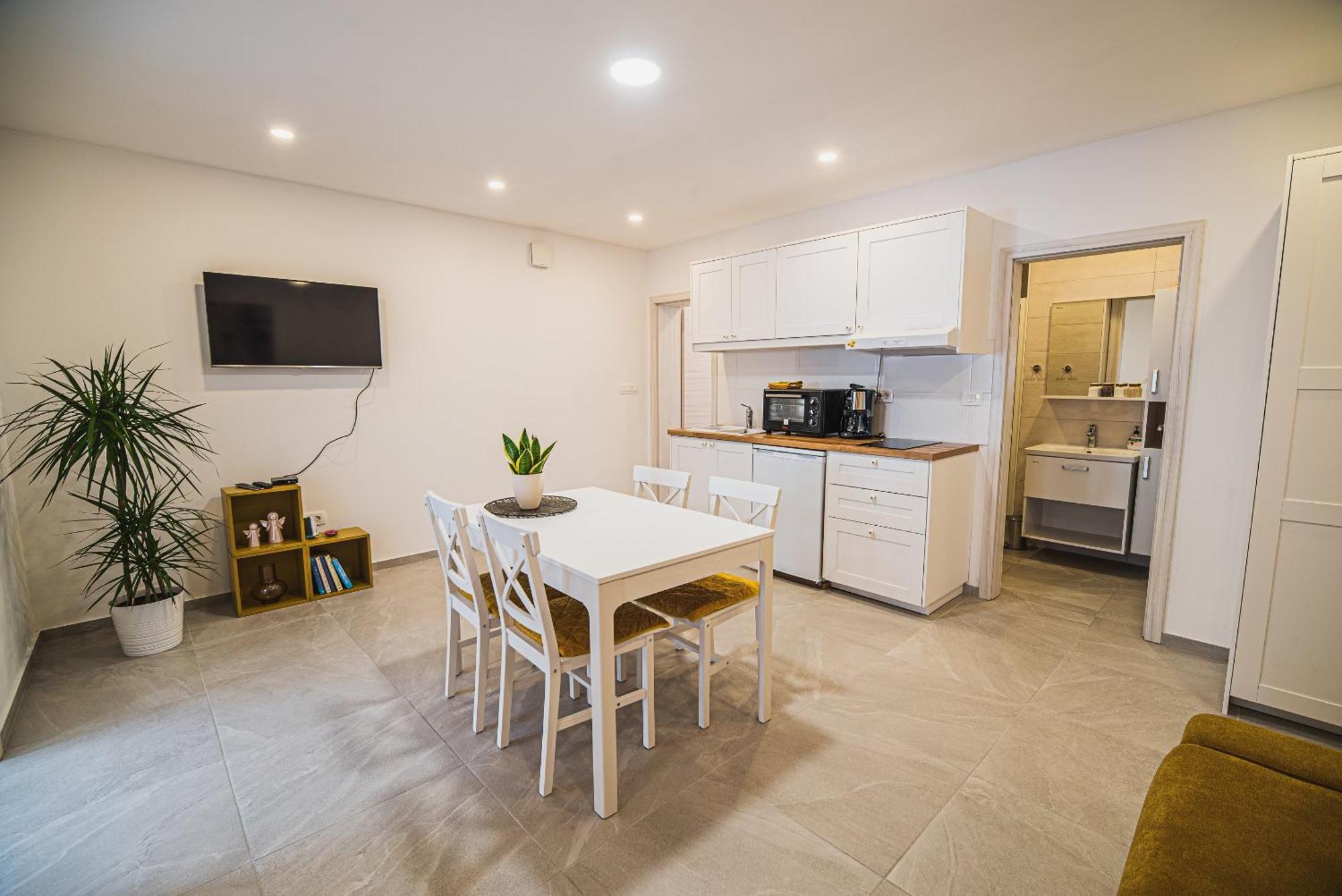 Gotar Apartment With Garden Kobarid Exterior photo